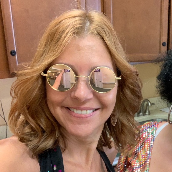 Meet your Posher, Lara - Picture 1 of 1